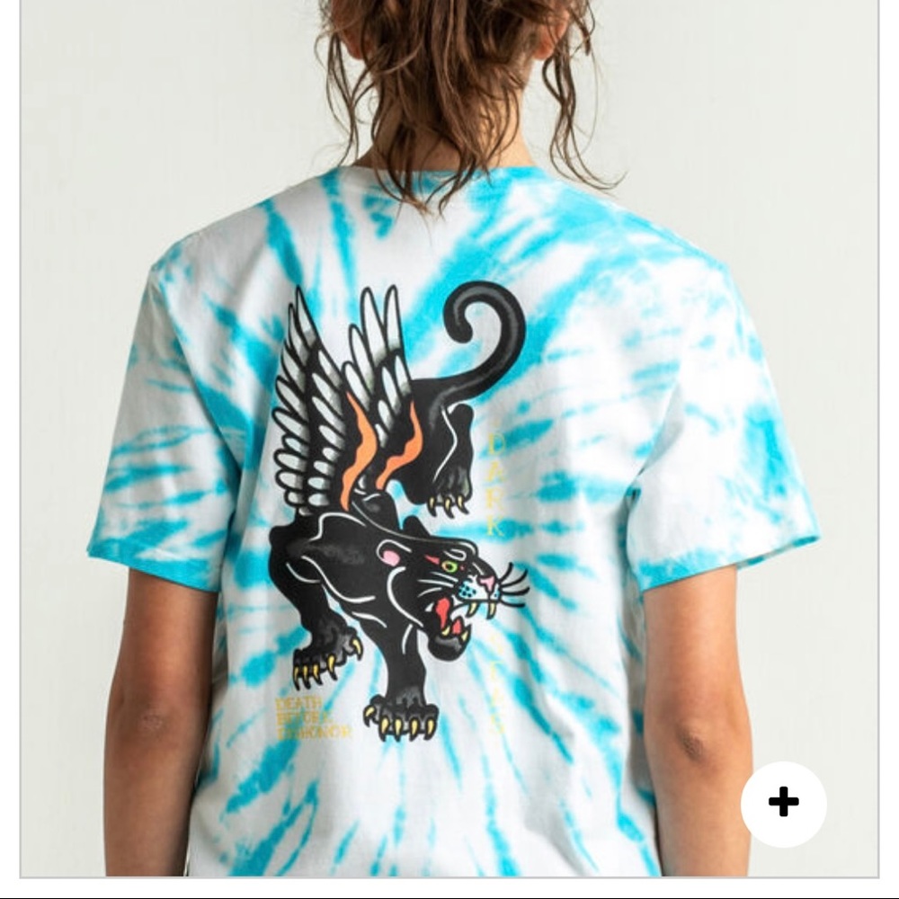 NWT. Tillys Dark Seas Pounce Tee. Size small.
